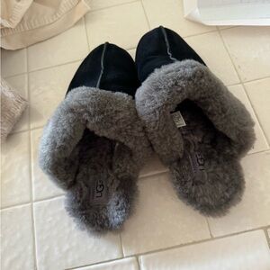 Ugg Slipper Black & Grey. Great Condition.